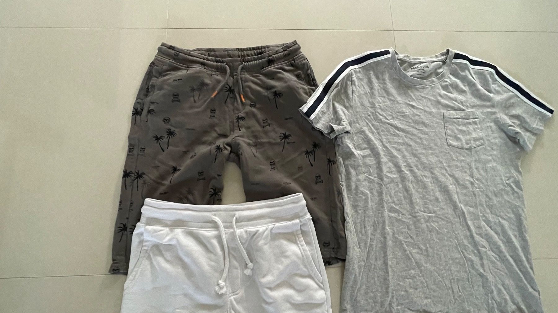 Kleiderpakete & -sets: 3 Knabenshorts und 1 Set – Gebraucht aus Rheineck von pssesolnet 2