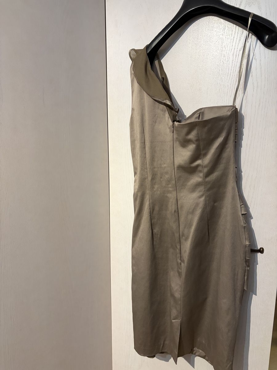 Kleider: Rinascimento Kleid beige – Gebraucht aus Herisau von Usuperman 2