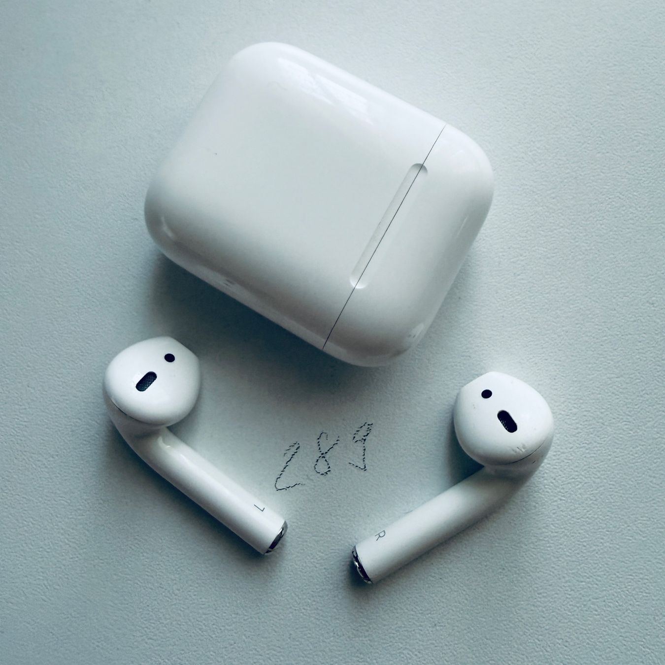 Apple Kopfhörer: Original Apple AirPods 2 Gen. Wireless Kopfhörer & Case – Gebraucht aus Basel von MY.AIRPODS.SHOP 5