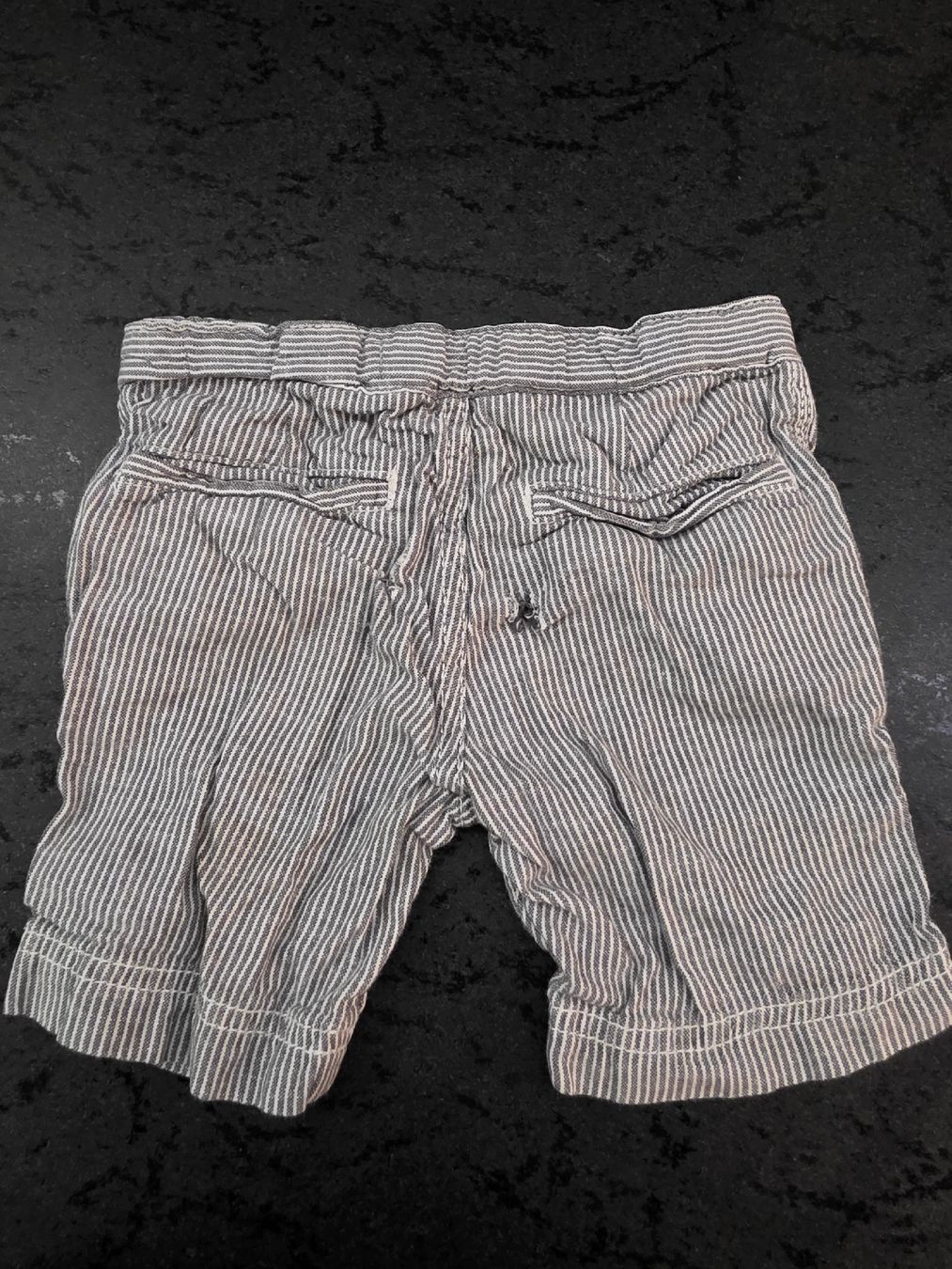 H&M Pantaloni: H&M Shorts Grösse 98 – Usato da St. Peterzell venduto da upcycling_ 1