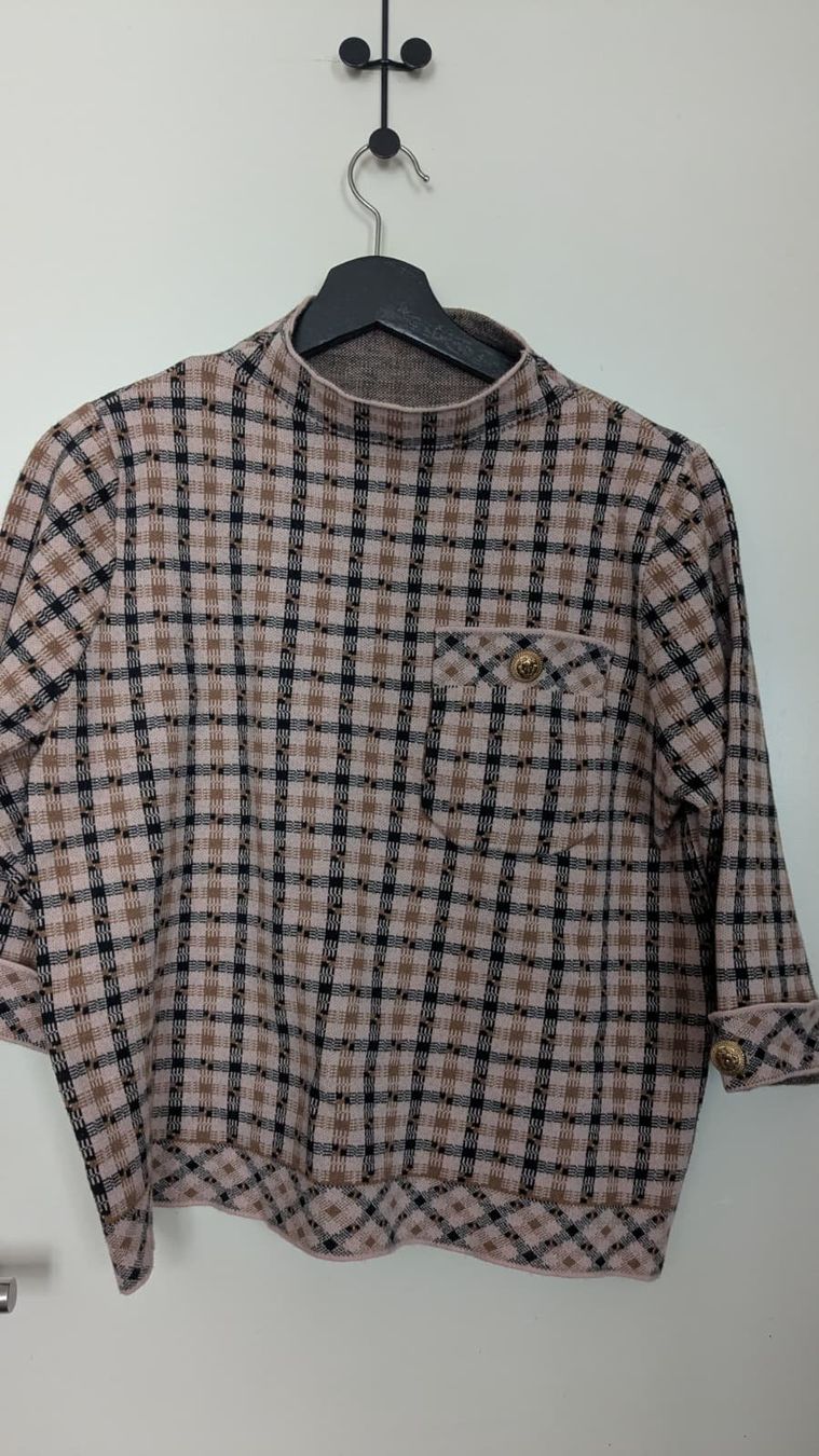 Pulls & Sweat-shirts: Pull à col roulé avec boutons dorés – Neuf (Voir description) à Morges par aya_65lb