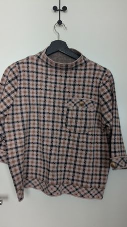 Pull à col roulé avec boutons dorés