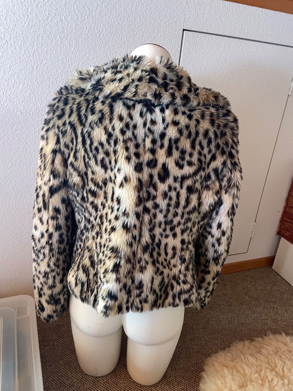Giacche: Leopard Jacke Damen Gr S fake fur – Usato da Volketswil venduto da n_r_5gdf 3