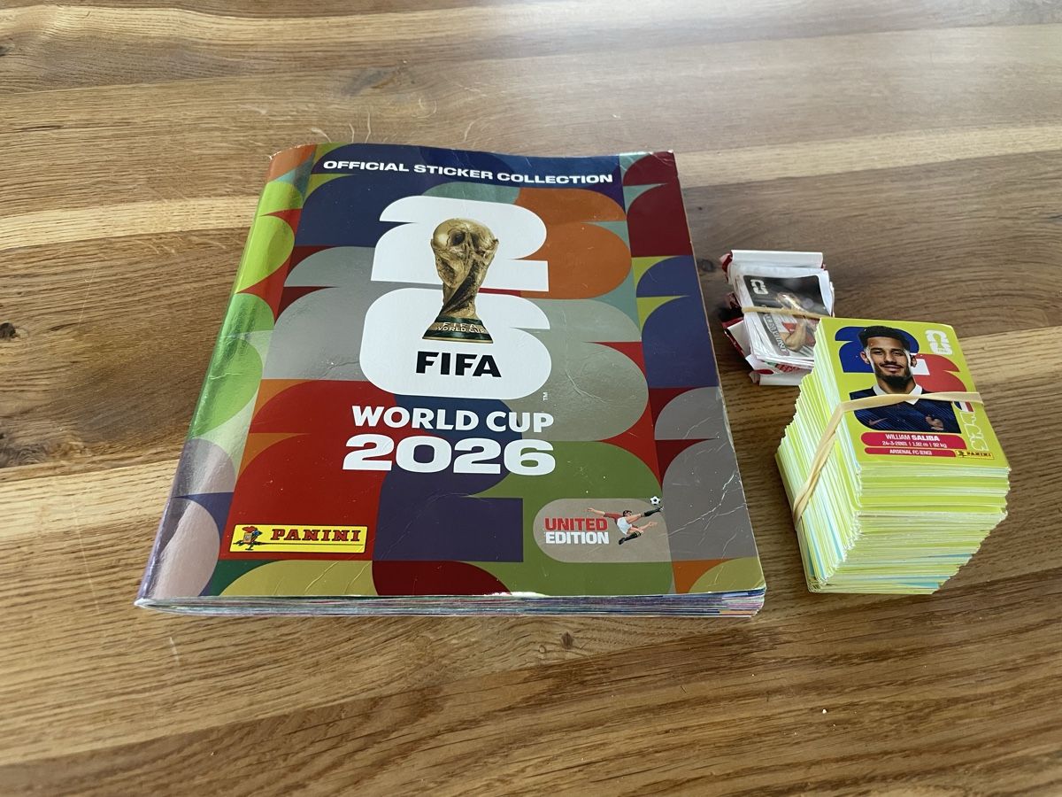 Panini Album: Panini Album 2026 komplett – Nuovo (secondo la descrizione) da Gunzwil venduto da Holzwurm26
