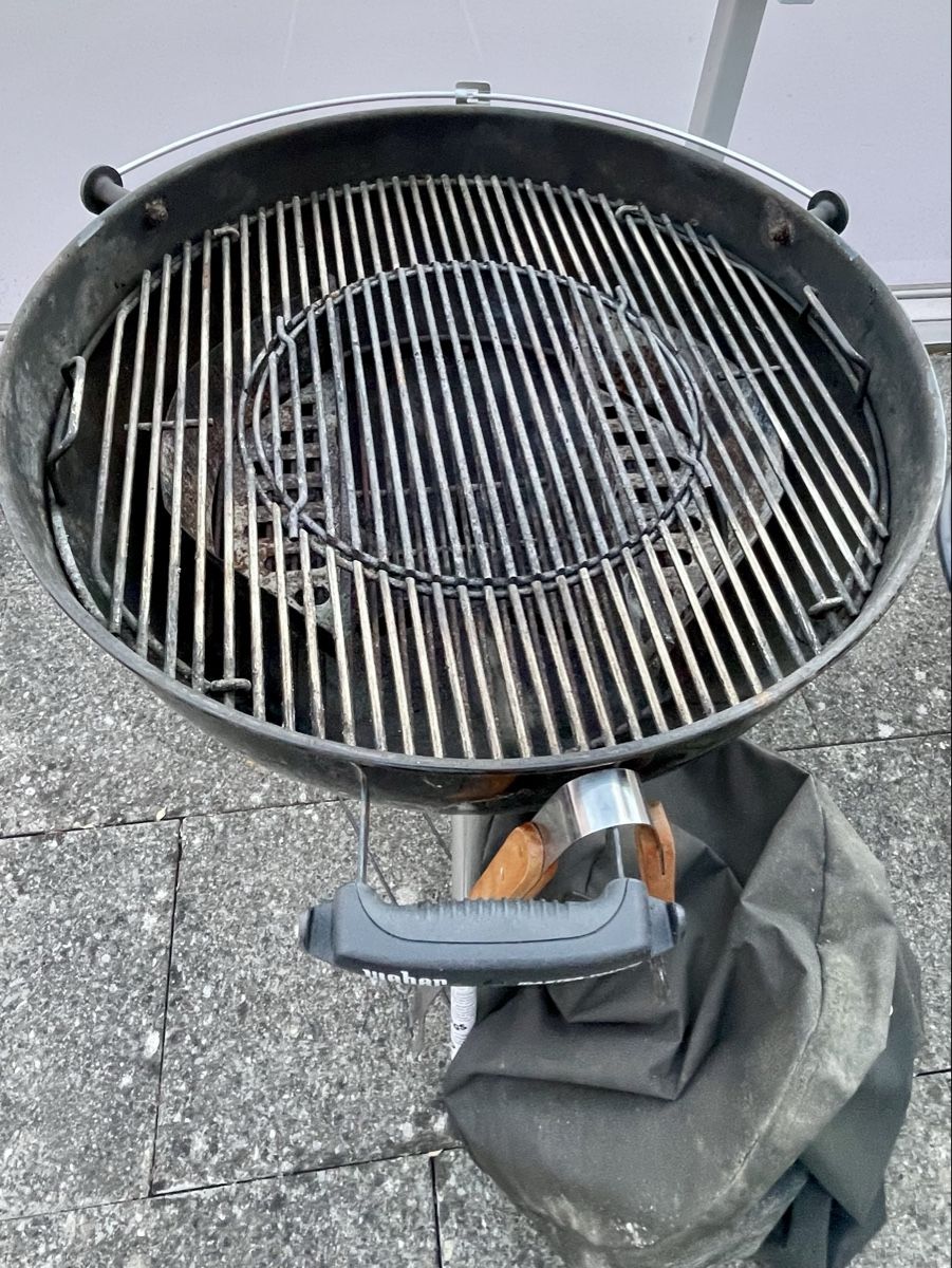 Weber Griglie: Weber Holzkohlegrill Master Touch Premium  – Usato da Zürich venduto da marieglaser 2