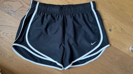 Nike Damen Fitnessshorts in Schwarz Gr. M -neuwertig