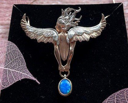 Catenine: Engel Halskette mit Opal Edelstein Handgefertigt – Nuovo e nell'imballaggio originale da Wildberg venduto da TradeMe