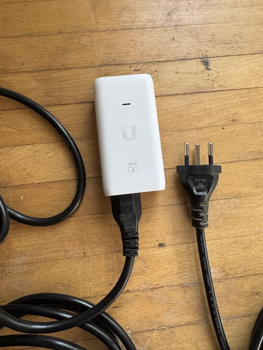 Laufwerke & Adapter: POE‘s WLAN/LAN – Gebraucht aus Bäretswil von Matrix16 2