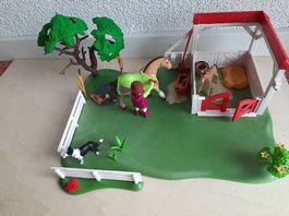 Playmobil-Pferdestall