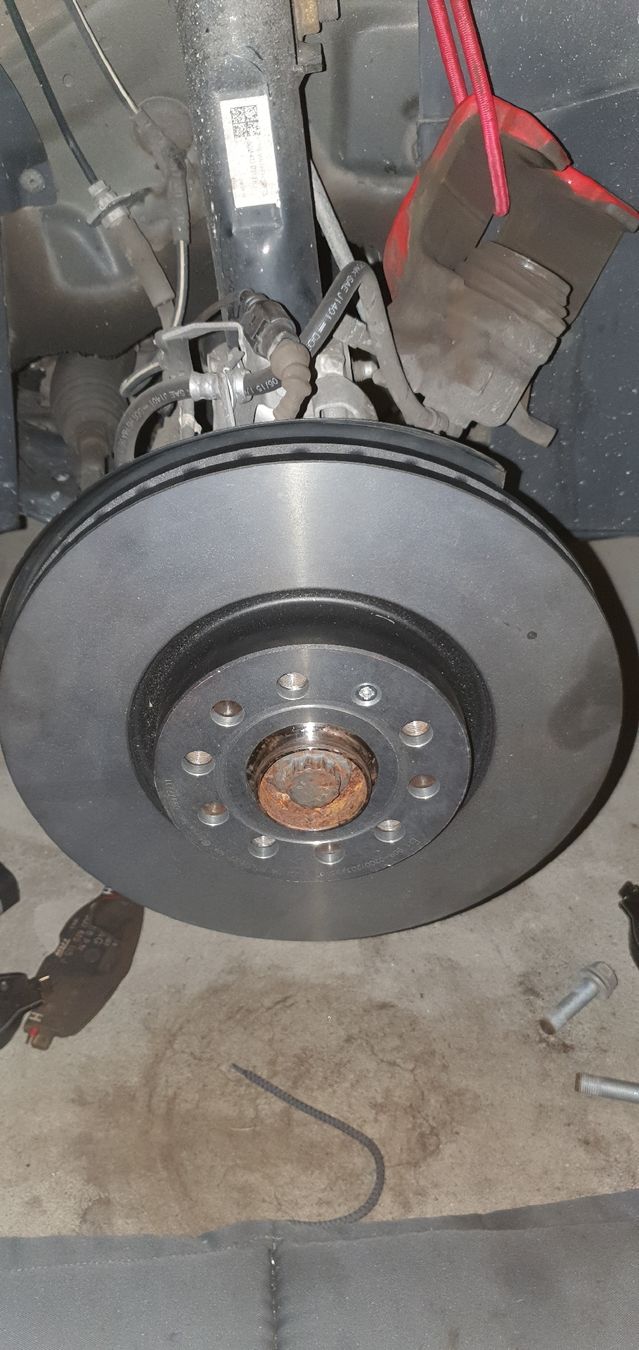 Brembo Tutti pezzi di ricambio auto: BREMBO  Bremsscheibe Vorne, wie Neu!! – Usato da Zürich venduto da ZaimR01 2