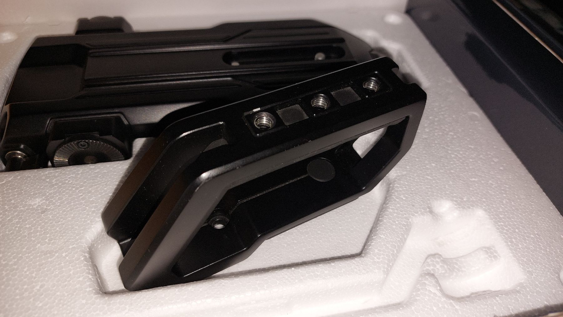 Blackmagic Videocamere: Blackmagic Design Shoulder Kit im OVP – Usato da Rheineck venduto da FMPTV 1