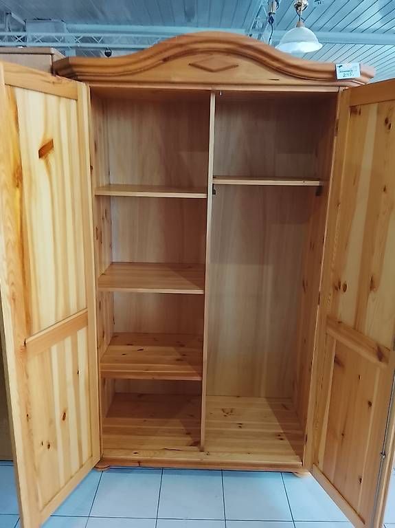 Schränke: 2türiger Kleiderschrank / Schrank – Gebraucht aus Neuhausen am Rheinfall von galleria13 1