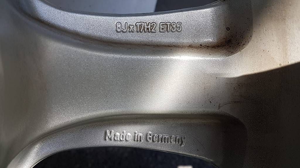 Volkswagen Cerchioni: Gepflegte 17" Alufelgen Ronal – Usato da Merlischachen venduto da Bluestar90 1