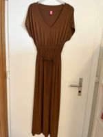 Privater Verkauf in Riehen, pro Kleid 20 SFR. Gr. M/38
