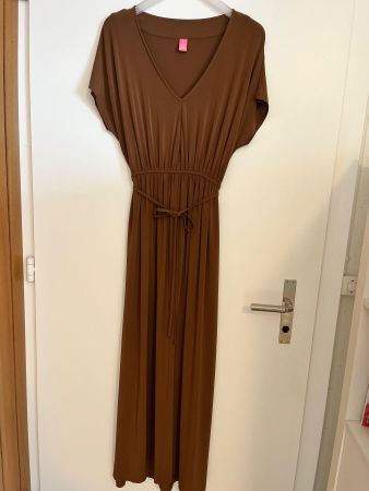 Privater Verkauf in Riehen, pro Kleid 20 SFR. Gr. M/38