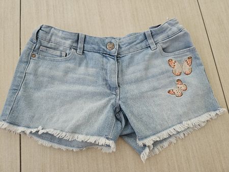 Jeans Shorts Grösse 128 mit Schmetterling Motiv