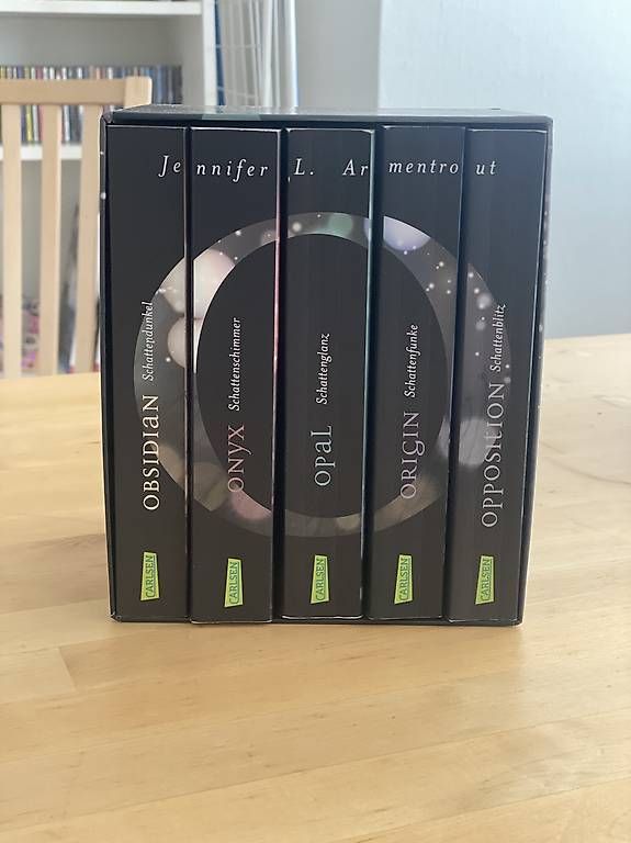 Libri: Die Serie: Obsidian, Onyx, Opal, Origin und Opposition – Usato da Flüelen venduto da 6468