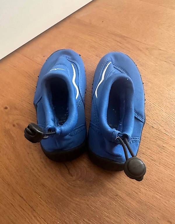 Scarpe da uomo: Badeschuhe blau (Gr. 30) – Usato da Endingen venduto da country_family 2