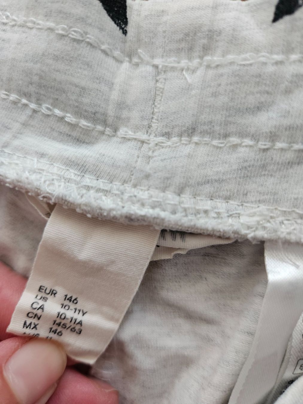 H&M Pantaloni: H&M Shorts Gr. 140-146 – Usato da Engelburg venduto da ynnoc19 1