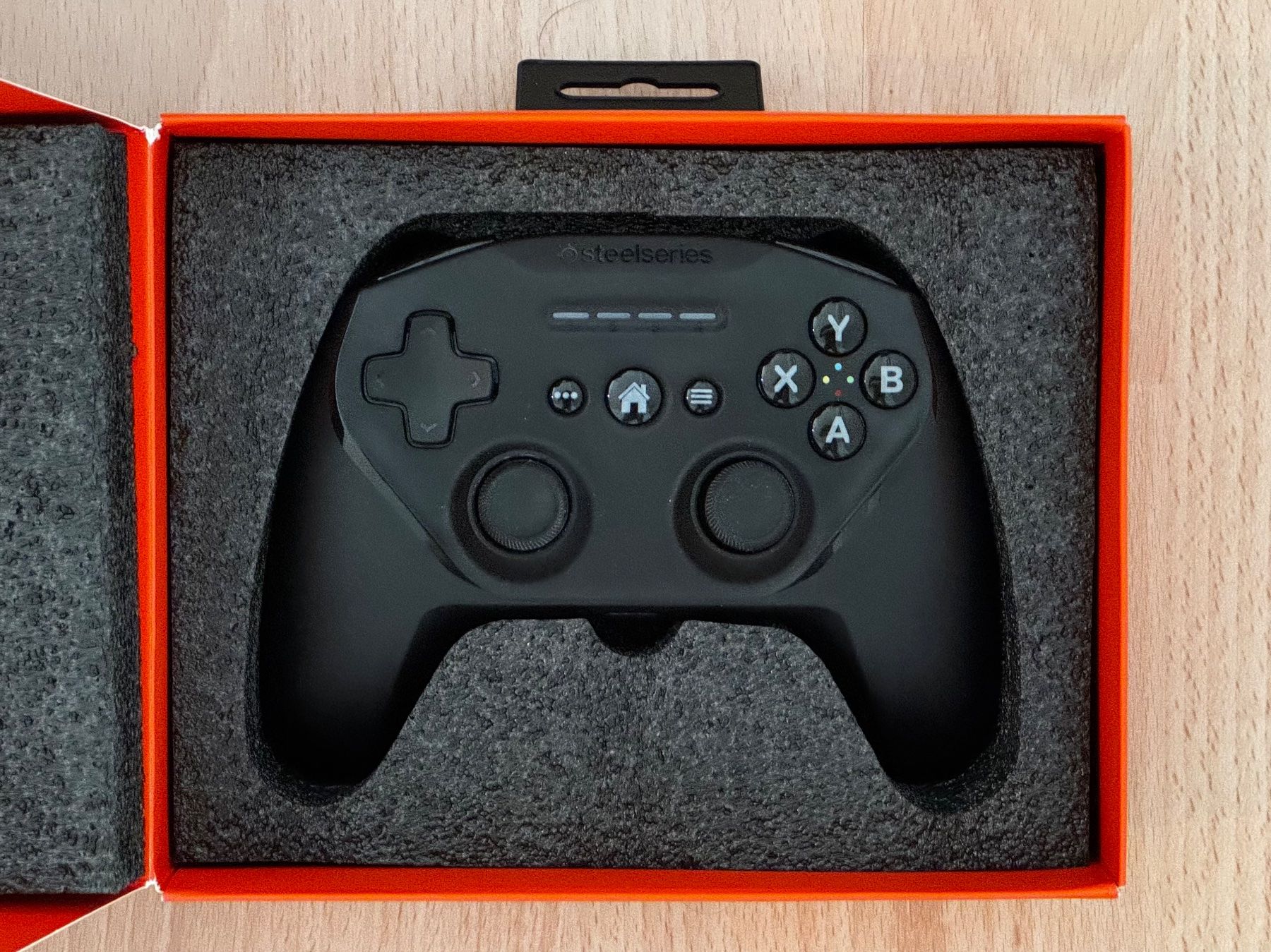 Steelseries Manettes: SteelSeries Nimbus+ Controller iPhone iPad Mac Apple TV – Neuf avec emballage d'origine à Zürich par colorblindrummer 1