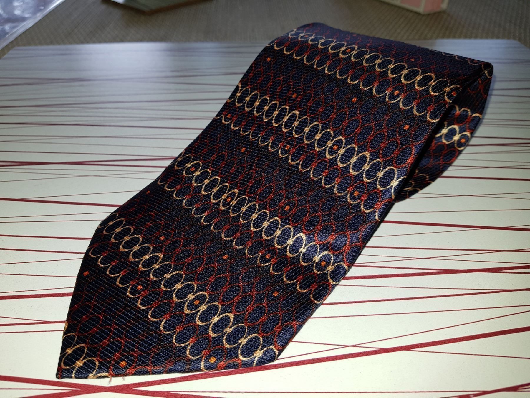 Cravatte: Cravate en soie/Seiden Krawatte  GUY LAROCHE – Usato da Cossonay-ville venduto da Super-Price-Quality 6