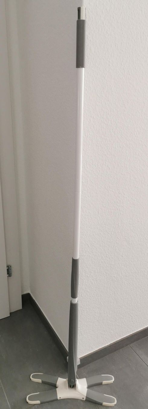 Sonstige Reinigungsgeräte: Bodenwischer inkl. 4 Wischmopps – Gebraucht aus Birsfelden von mel_ndx7