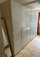 Grosser Kleiderschrank – viel Stauraum - bereit zerlegt!
