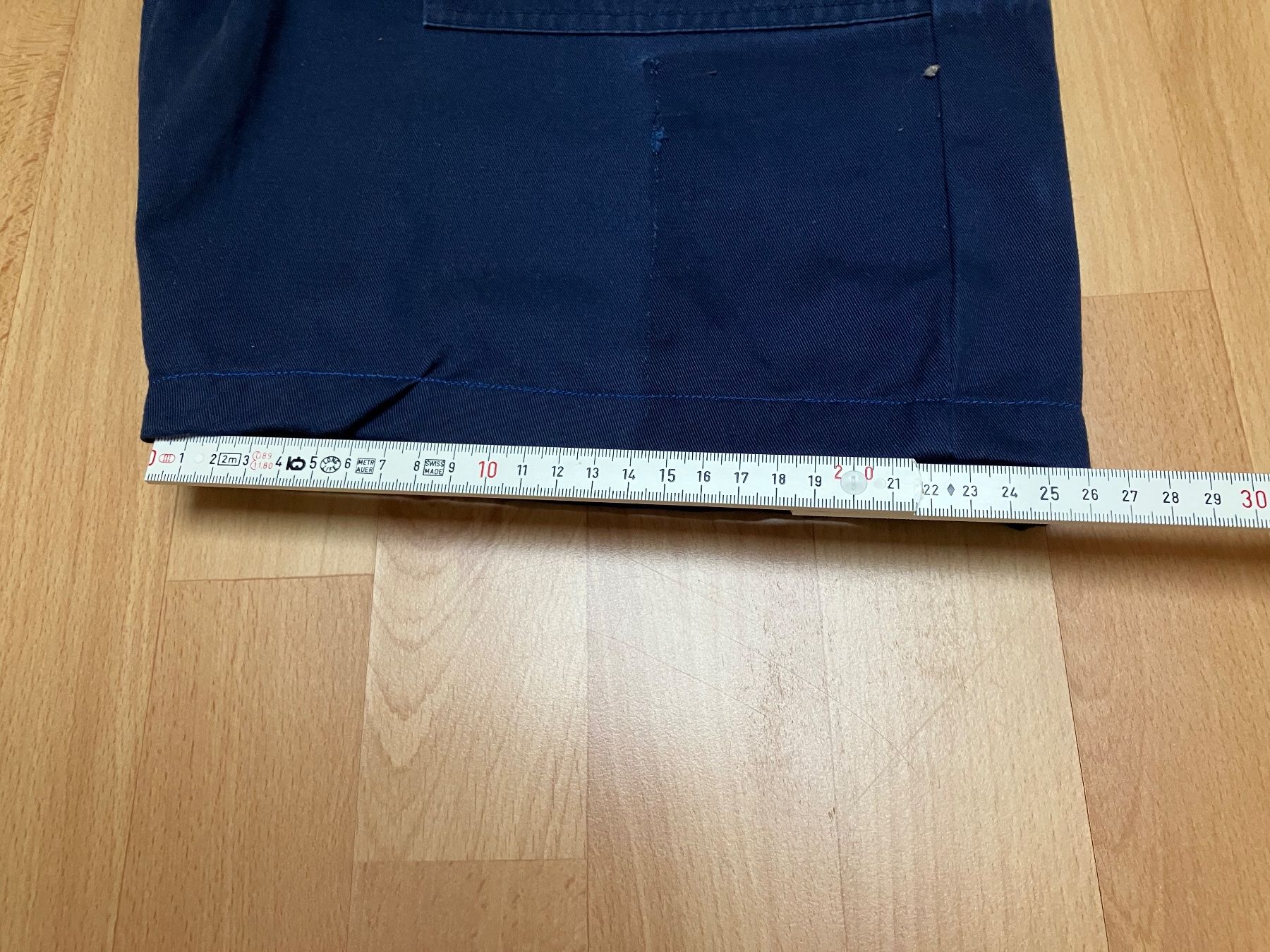 Pantaloni: Arbeitskleidung kurze Latzhose Hose – Usato da Bettwiesen venduto da Zustand57 2