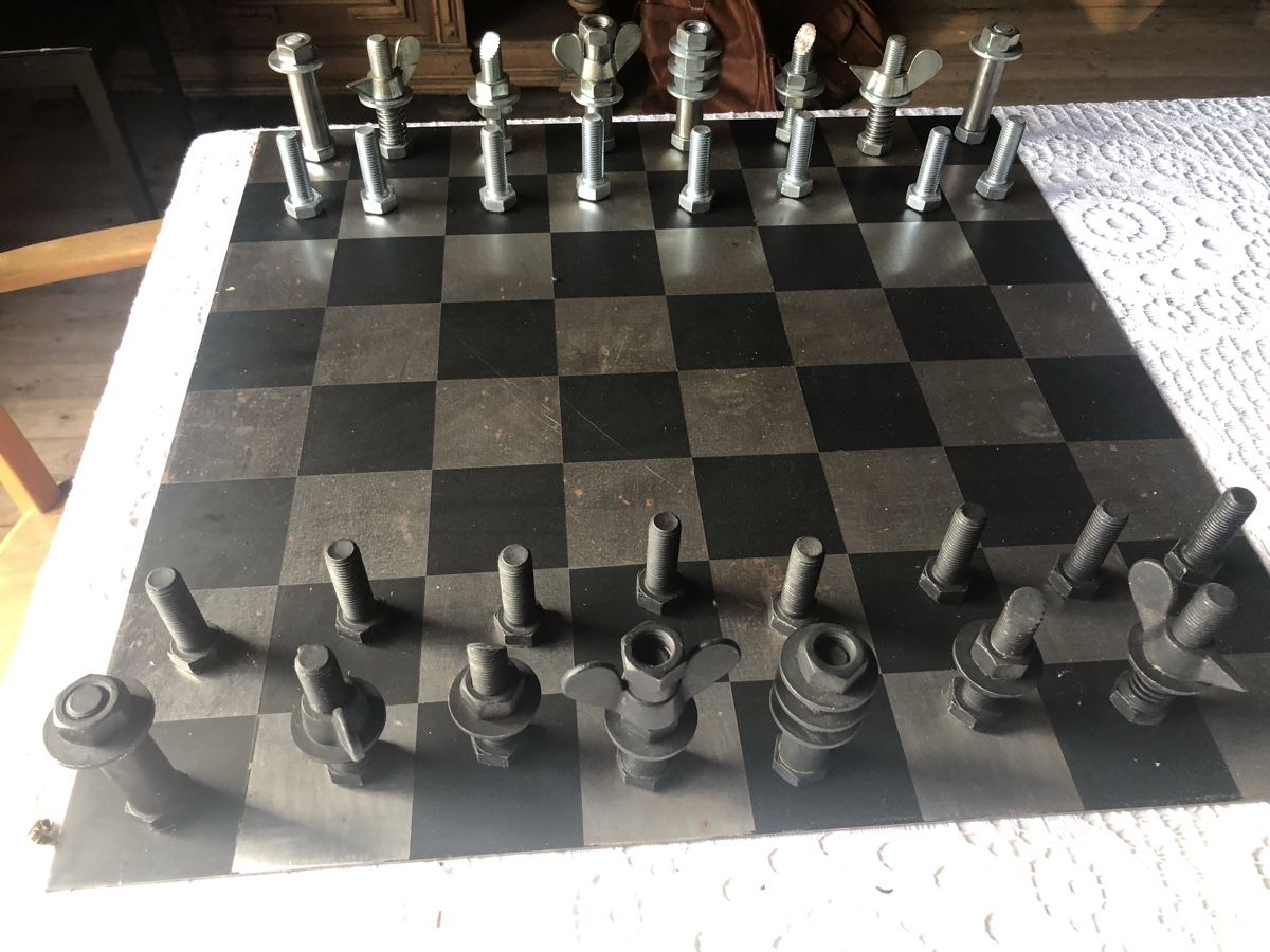Giochi: Schrauben Schach auf Stahlplatte – Usato da Scherzingen venduto da CADORO6