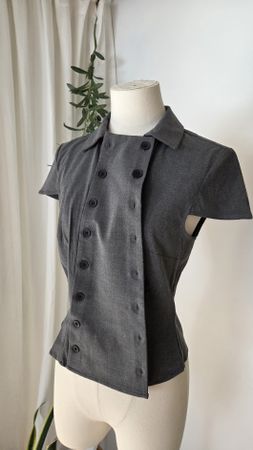 Damen Bluse kurzarm grau Knopfleiste tailliert neu