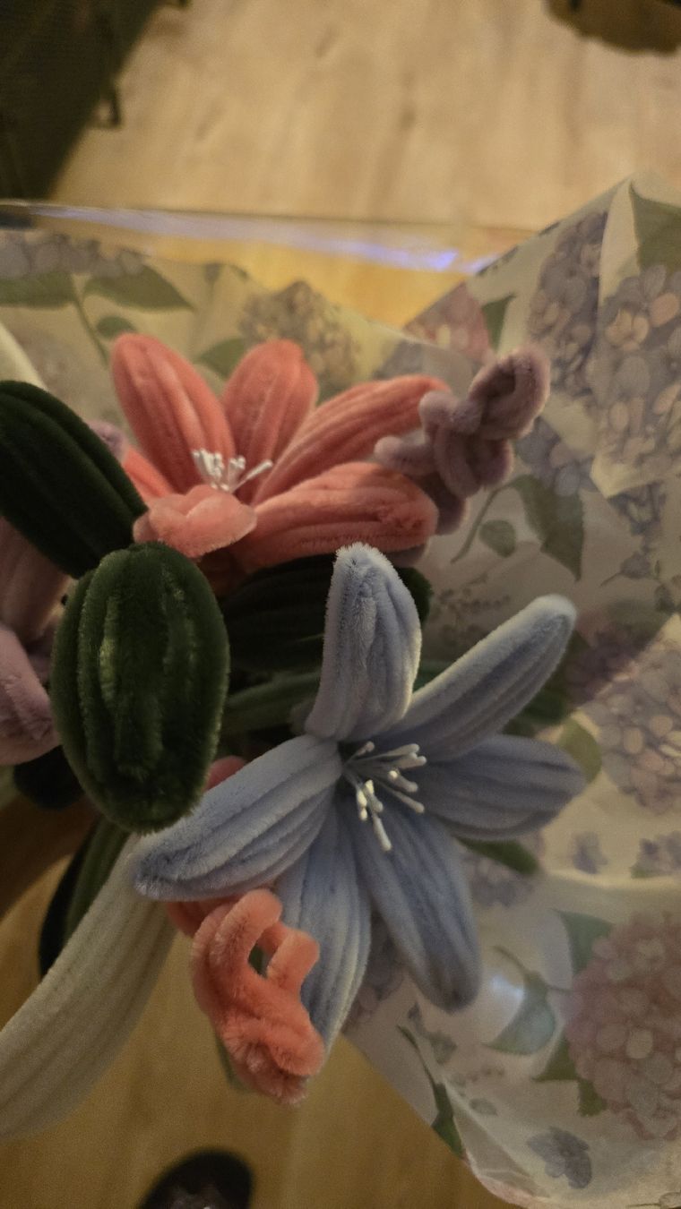 Alle Dekorationen: Handgefertigter Blumenstrauß 💐 – Neu und originalverpackt aus Zürich von Idoly_Studio. 3