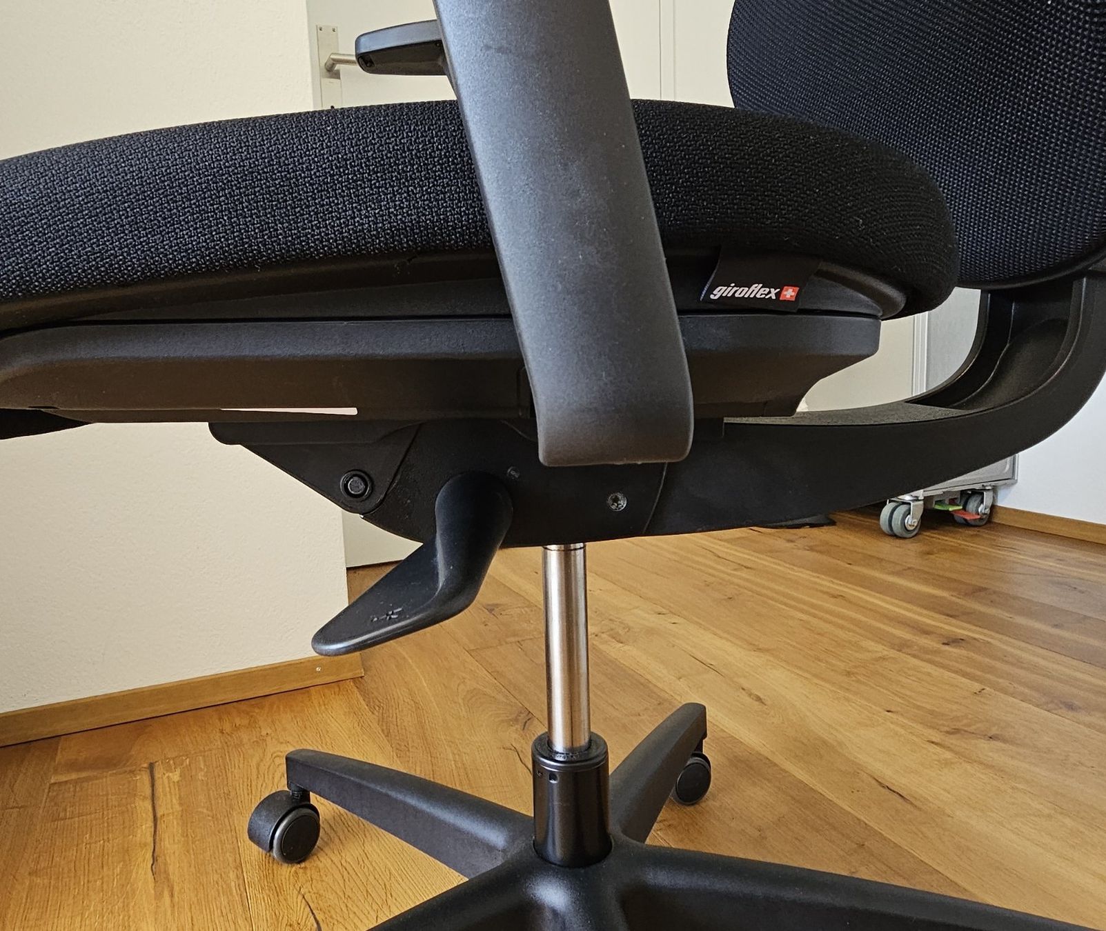 Giroflex Sedie: Bürostuhl Giroflex 353 schwarz – Usato da Uttigen venduto da Zivcuit 6