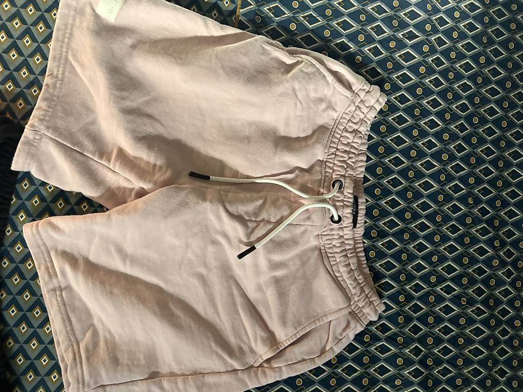 Hosen: Bershka - short rose taille M – Gebraucht aus Geneve von tom_d7f8