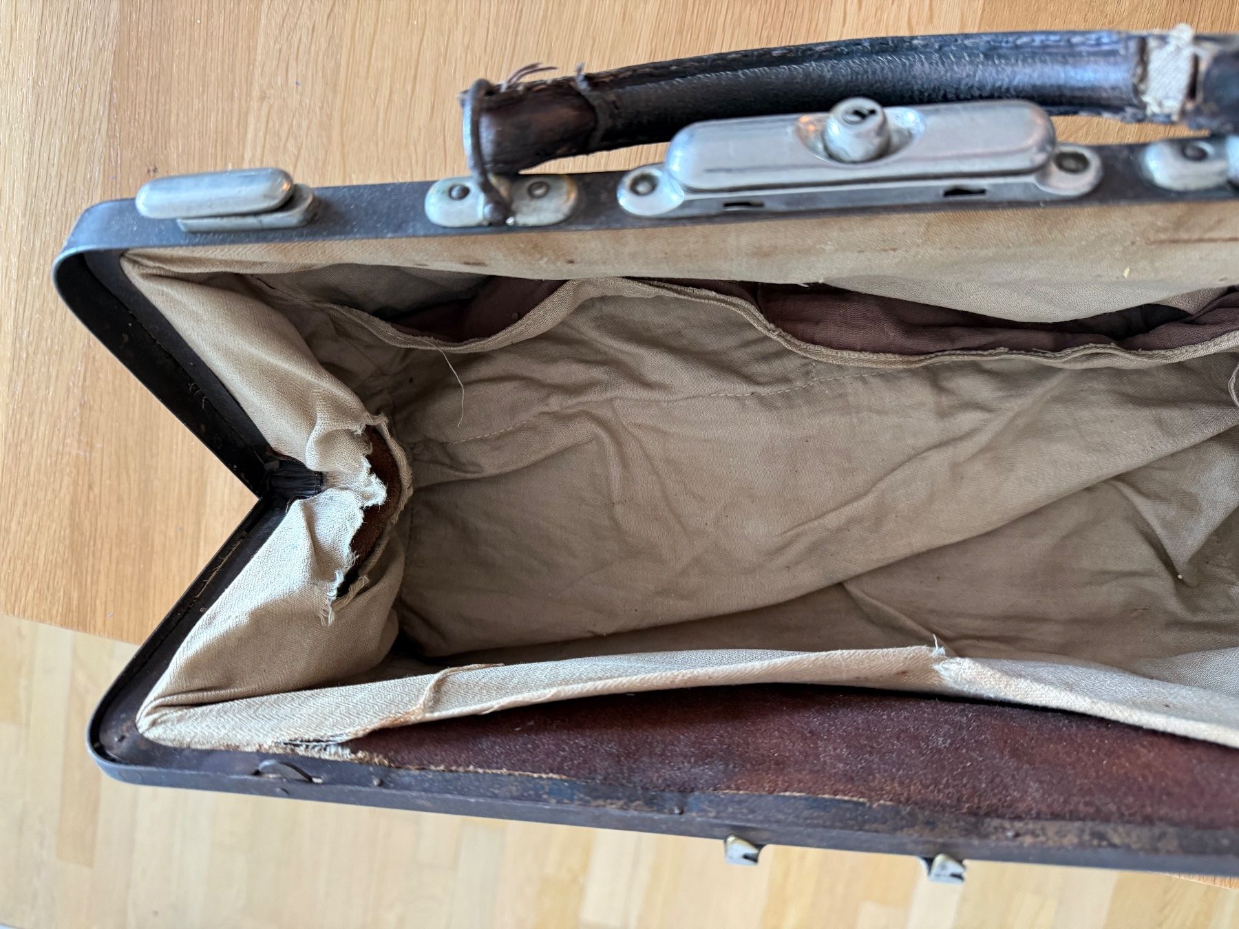 Borse: Vintage Ledertasche / Arzttasche – Usato da Basel venduto da Rouge. 8