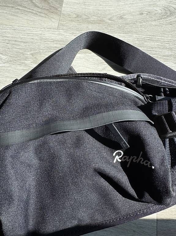 Taschen: Rapha Trail Hip Pack / Bauchtasche  Schwarz – Neu und originalverpackt aus Escholzmatt von sev_km8y 4