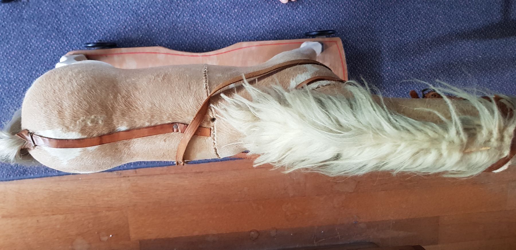 Giocattoli: PFERDCHEN AUF HOLZGESTELL.MIT RÄDERN – Usato da GLARUS venduto da Glarus4 2