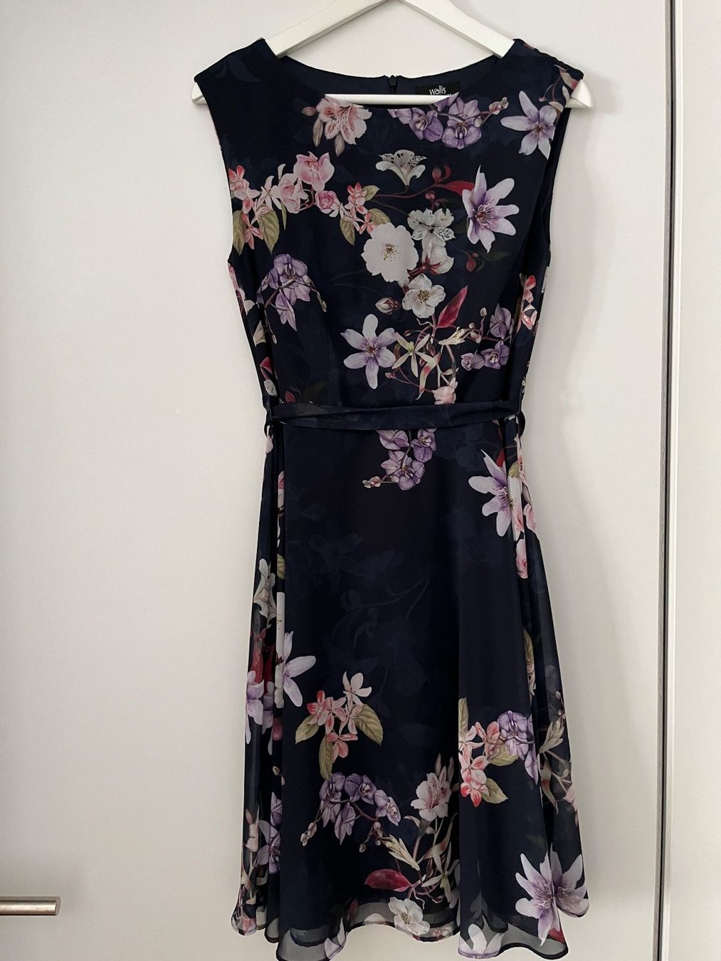 Kleider: blumiges Sommerkleid der Marke Wallis – Gebraucht aus Cham von Moebelloswerder
