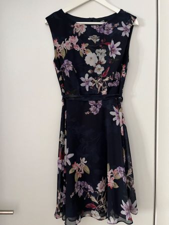 blumiges Sommerkleid der Marke Wallis