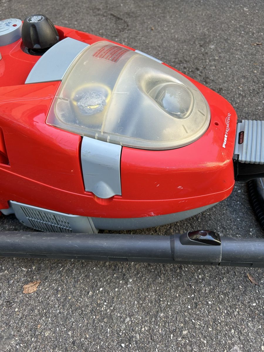 Fust Aspirapolveri & Accessori: Fust Staubsauger mit Wasserfilter und Bügeleisen – Usato da Zollikofen venduto da S.B.R 1