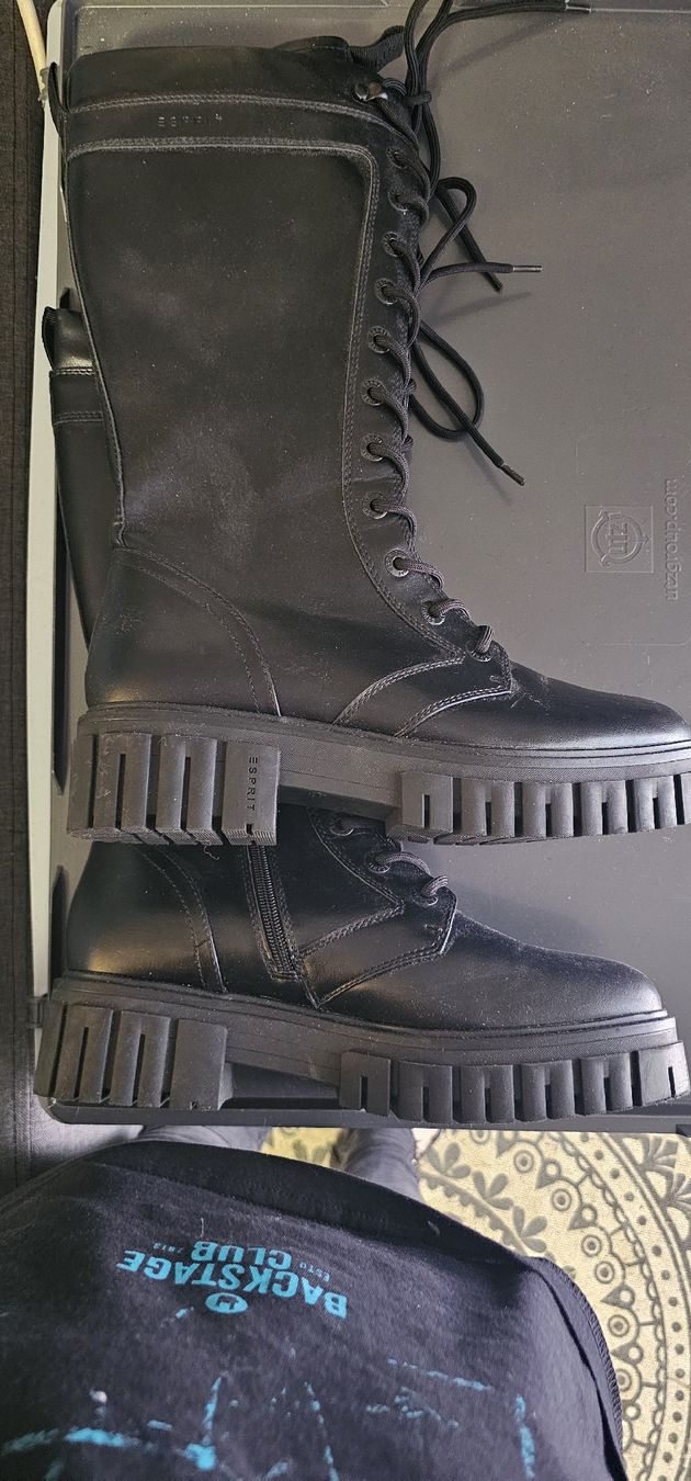 Esprit Scarpe da donna: neue Gothic / Punk Kunstleder Stiefel Esprit Gr.41 – Nuovo (secondo la descrizione) da Zürich venduto da Daniela51