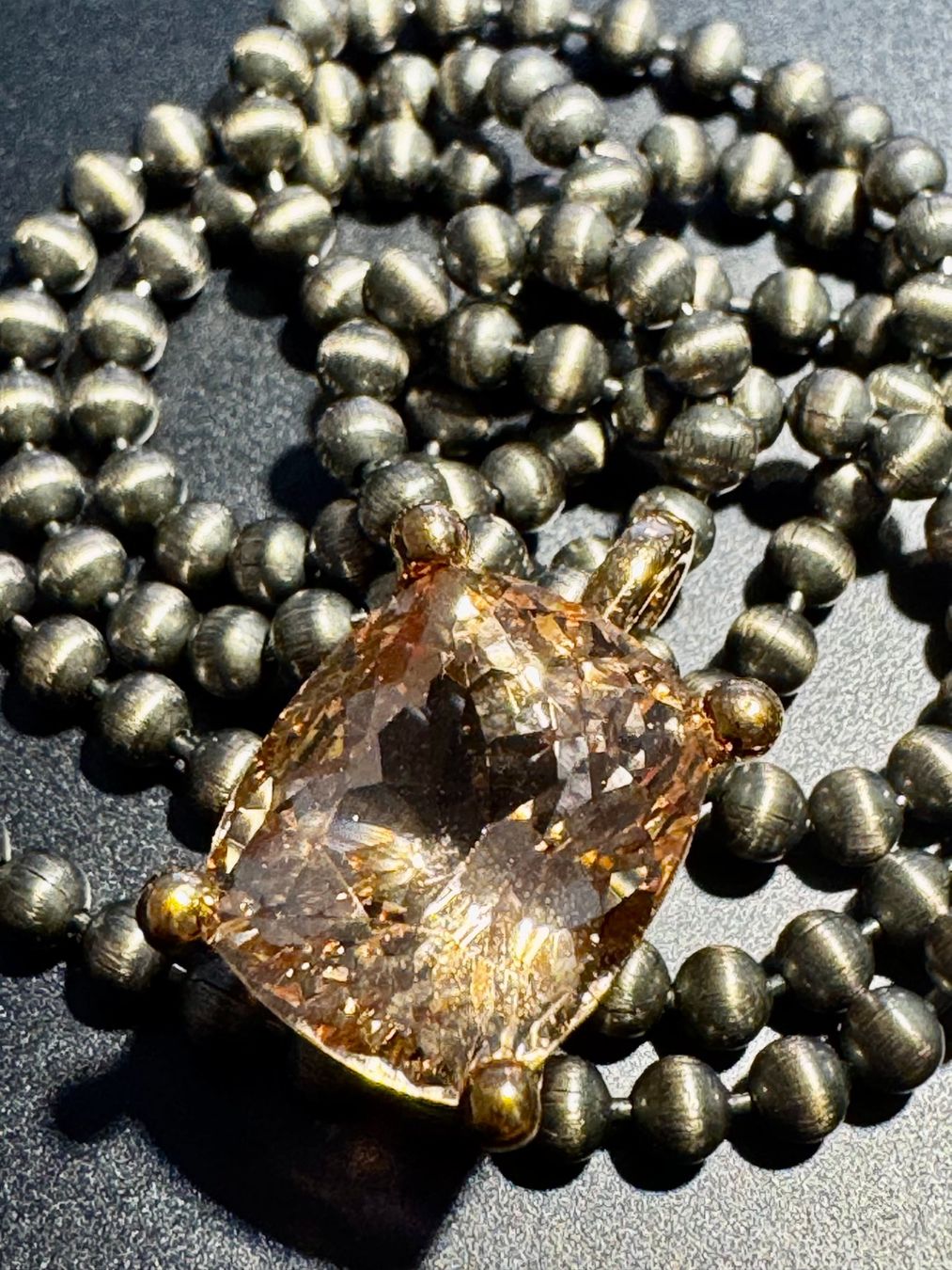 Ciondoli: Magic Morganit - Rotgold-Anhänger und Edelstein – Nuovo e nell'imballaggio originale da Jona venduto da Herzschmiede 7