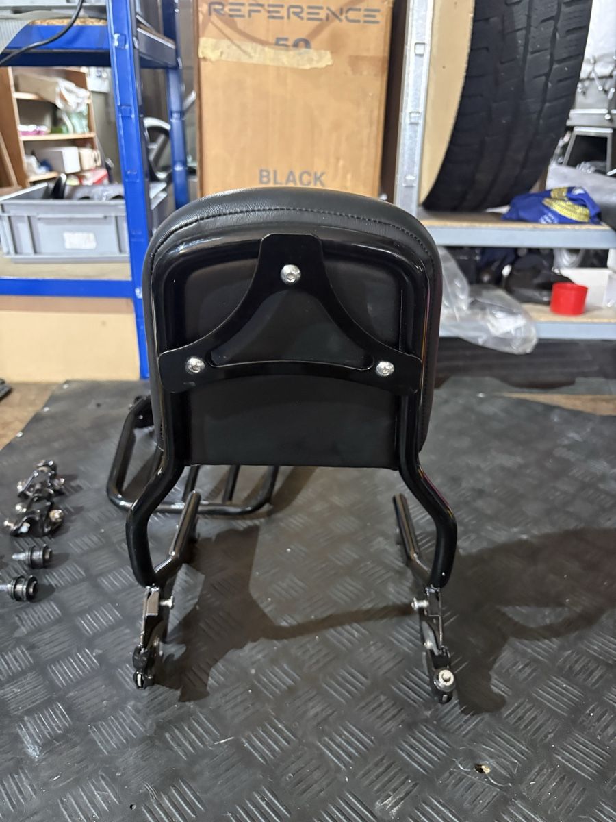 Harley-Davidson Tutti i ricambio per moto: Sissybar mit Gepäckträger Harley Davidson Softail – Usato da Burgdorf venduto da Hobby31 2