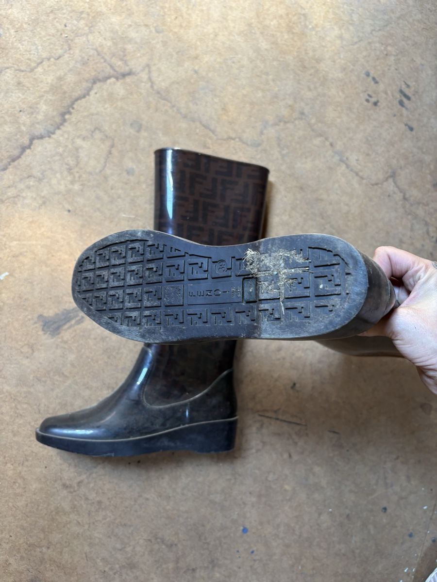 Fendi Damenschuhe: Fendi Gummistiefel Gr EU39 – Gebraucht aus Bern von mer_s9n5 1