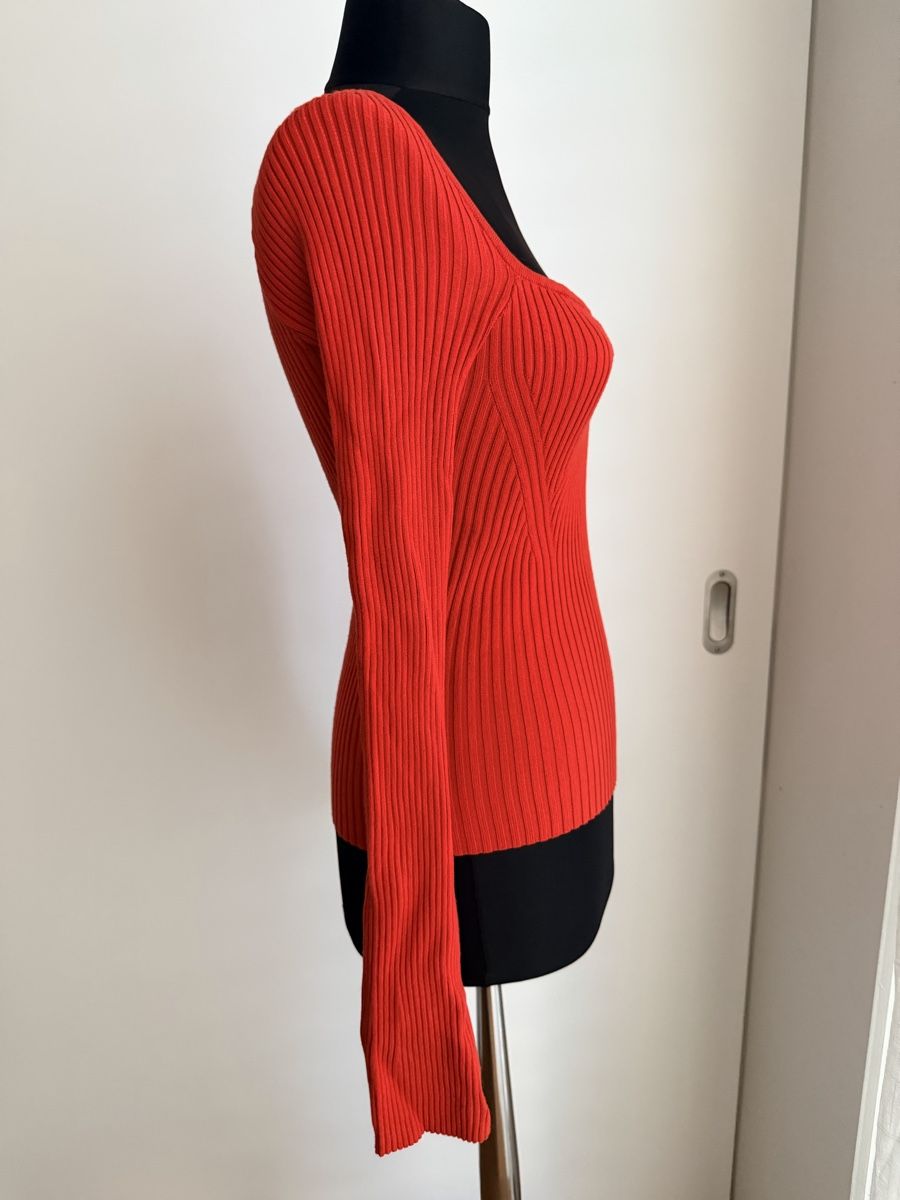 H&M Top: H&M Rippenpullover rot Gr. S – Herzausschnitt, tailliert – Usato da Thun venduto da dar_fz6y 3