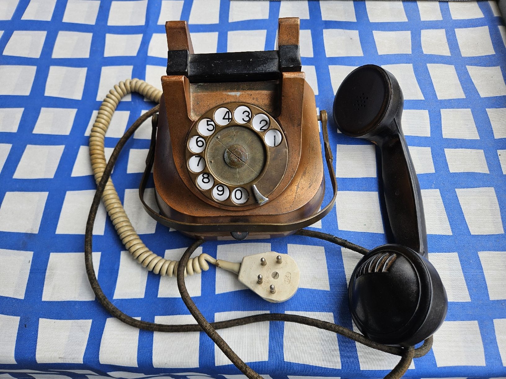 Telefoni: Ganz altes Telefon – Difettoso da Visp venduto da Dhollaender 1