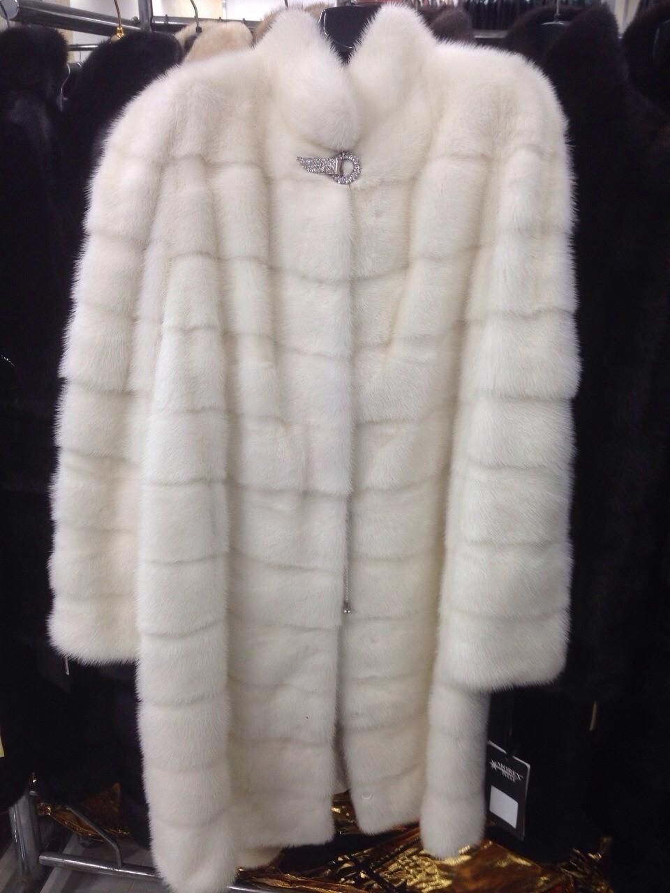 Cappotti: Magnifique manteau de vison blanc. – Nuovo e nell'imballaggio originale da Genève venduto da sch_7v5n