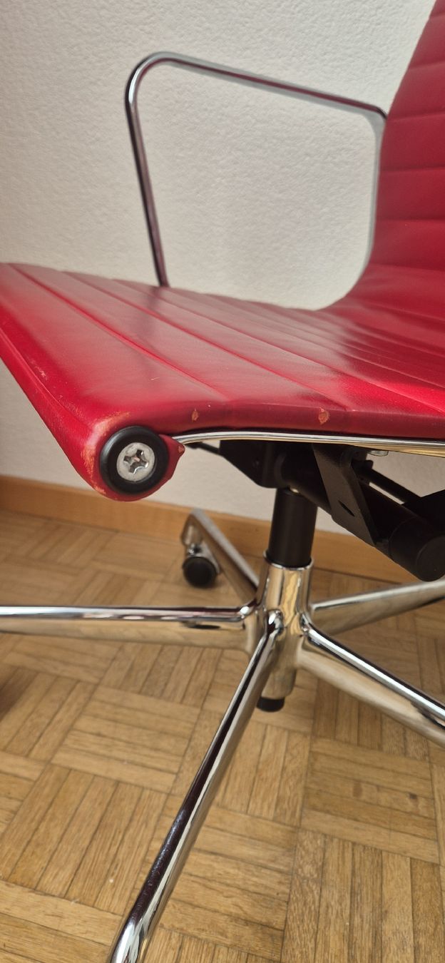 Vitra Sedie: Vitra Eames Alu Chair EA117 Leder – Usato da Meilen venduto da COSTA_ABC 4