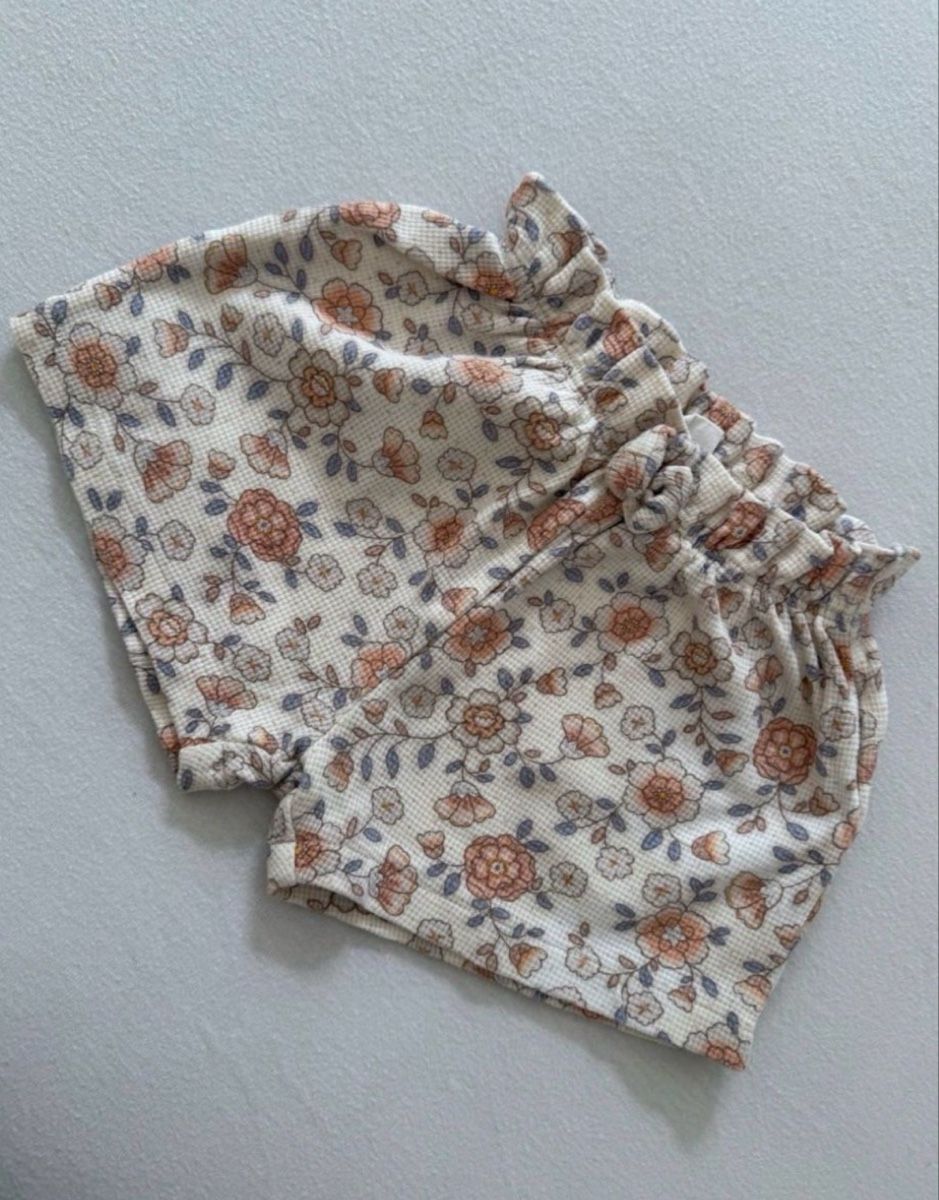 C&A Pantaloni: Short C&A bébé fleuri, taille 80 cm – Nuovo (secondo la descrizione) da Sion venduto da fer_gwz6