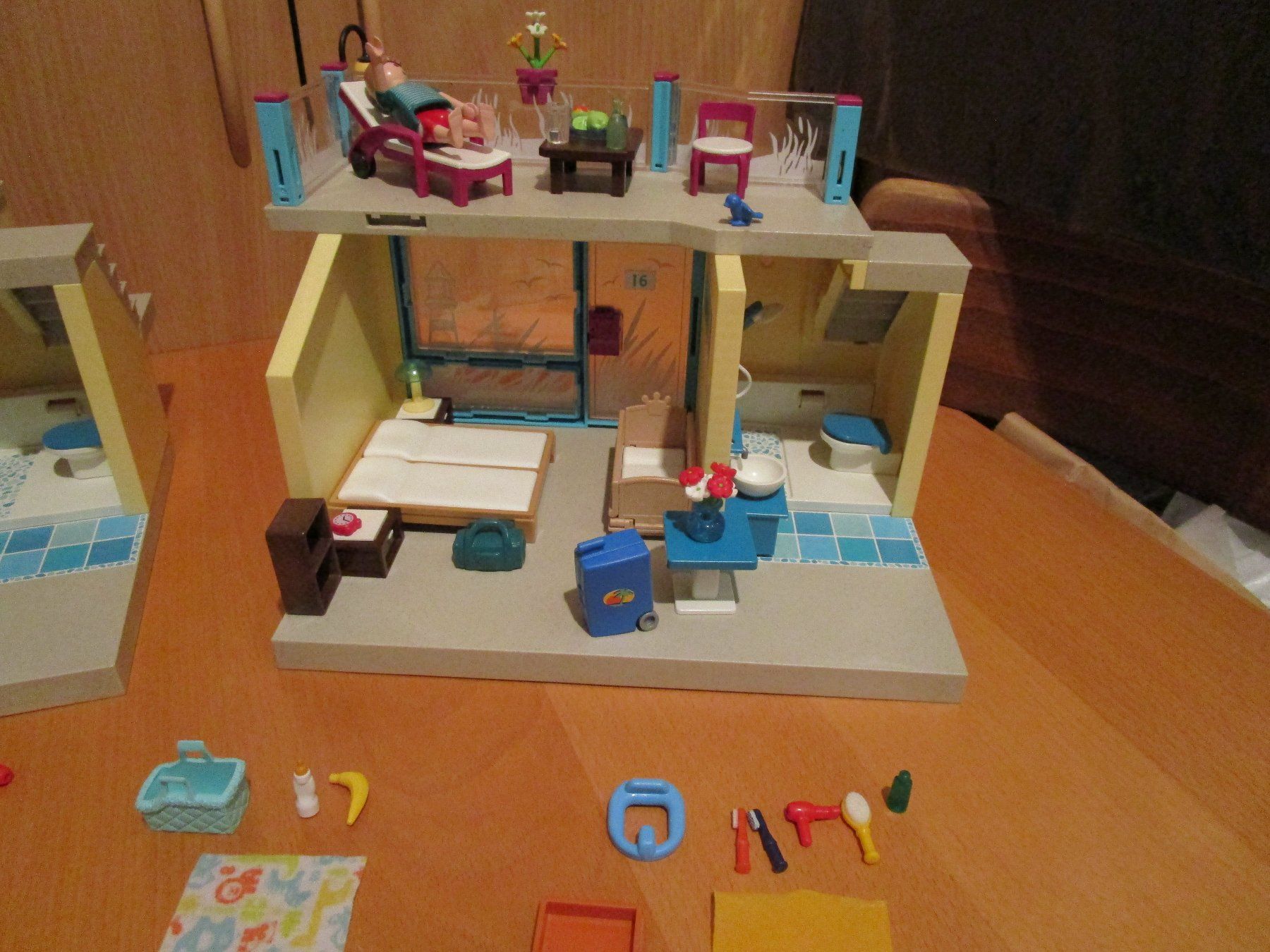 Playmobil Spielzeuge: Playmobil:  Beach Hotel – Gebraucht aus Wetzikon ZH von Storchadebar 5