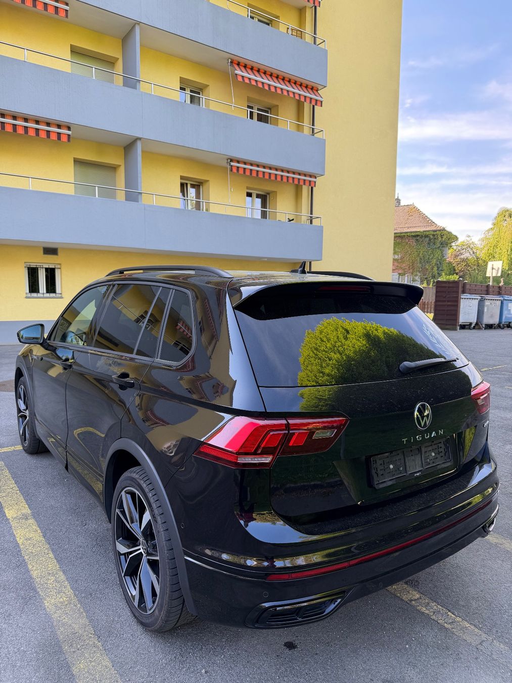 VW Automobili: VW Tiguan 2.0 TSI / R-Line – Usato da Ecublens VD venduto da Dzulli_777 3
